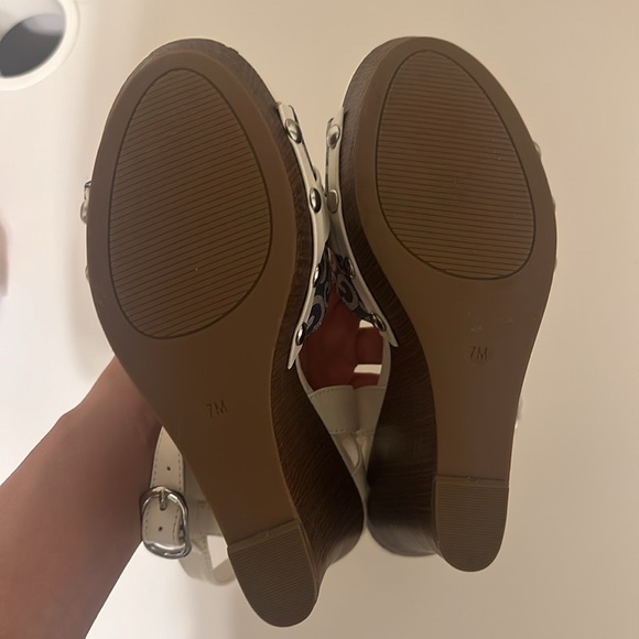 Women’s Size 7 GBG Los Angeles Wedged Heels - Picture 3 of 4